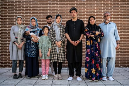 La familia Hoseini hace un año, en agosto de 2021, recién aterrizados en Madrid tras su huida de Afganistán.