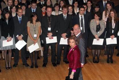 Los reyes Juan Carlos y Sofía han presidido la entrega de las becas de La Caixa en Caixaforum Madrid.