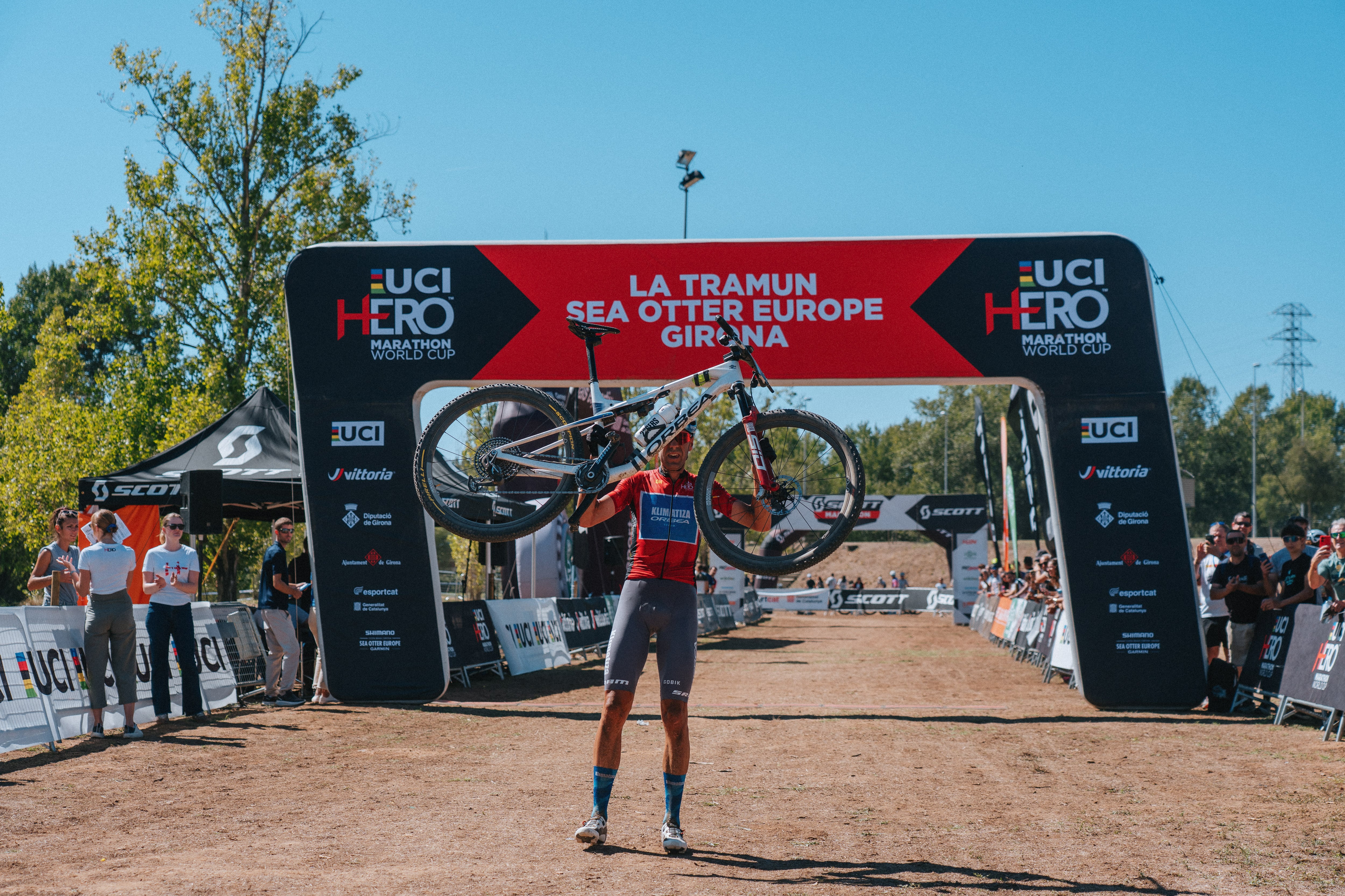 David Valero entra vencedor en La tramun en una fotografía cedida por Klimatiza.