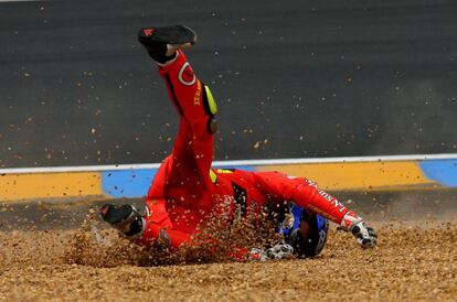 Caída durante el Gran Premio de Francia de Motociclismo, en la categoría de 250 cc, disputado en el circuito de Le Mans.