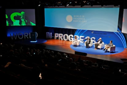 Mesa redonda 'Oriente Próximo, crisol y choque de civilizaciones' con la participación de Lucía Abellán, redactora jefa de Internacional de EL PAÍS, Shlomo Ben Ami, exministro de Asuntos Exteriores de Israel, José Manuel García-Margallo, exministro de Asuntos Exteriores y Cooperación de España y Luz Gómez García, catedrática de Estudios Árabes e Islámicos de la UAM.