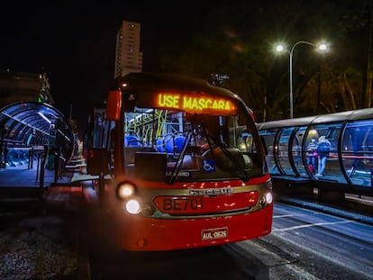 Ônibus em Curitiba vão circular com ocupação de 50% a partir desta segunda-feira.