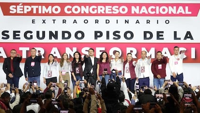 Arturo Martínez, Camila Martínez, Andrés Manuel López Beltrán, Luisa María Alcalde, Carolina Rangel, Manuel Robles Gómez, Aaron Enriquez, e Iván Herrera Zazueta toman protesta durante el Séptimo Congreso Nacional Extraordinario de Morena.