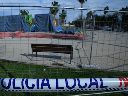 Estado en el que quedó el castillo hinchable de Mislata donde se ha producido el accidente donde murieron dos menores.