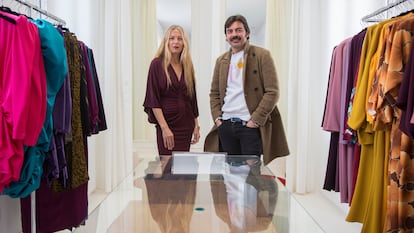 Amparo Utrilla, estilista, y Miguel Reveriego, fotógrafo, fundadores de la firma de moda Lola Li, en su taller de la calle Serrano, en Madrid.