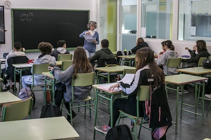 Un grupo de alumnos en una clase de secundaria en un instituto de Madrid.