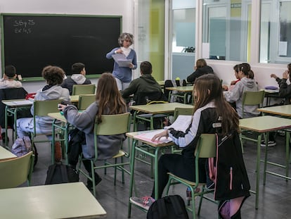Un grupo de alumnos en una clase de secundaria en un instituto de Madrid.