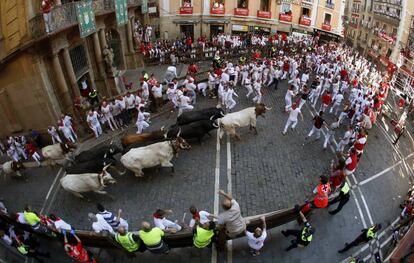 Sexto encierro de San Fermín, con los toros de la ganadería madrileña de Victoriano del Río.