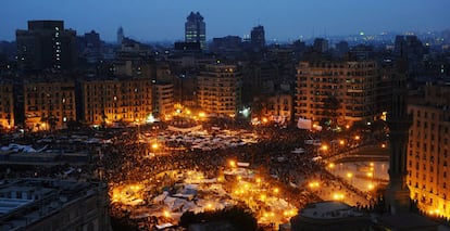 Los manifestantes, en la plaza de la Liberación de El Cairo, tras 14 días de protesta.