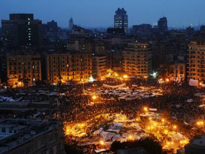 Los manifestantes, en la plaza de la Liberación de El Cairo, tras 14 días de protesta.