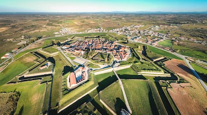 Vista panorámica de la fortaleza geométrica de la villa de Almeida, en una imagen hecha con dron.