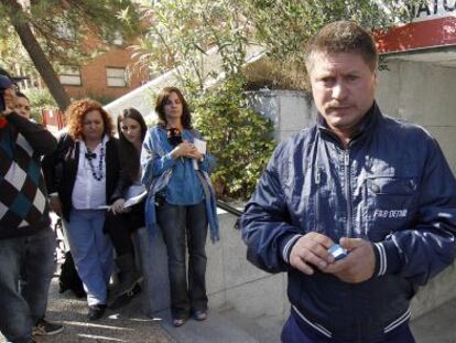 Ginel Vidrascu, el padre del niño desaparecido, en el Instituto Anatómico Forense.
