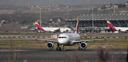 Aviones de Iberia en el aeropuerto de Madrid-Barajas.