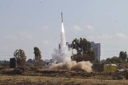 Cúpula de hierro, el sistema antimisiles de Israel, ha neutralizado parte de los cohetes lanzados desde la franja palestina por las milicias de Hamás.