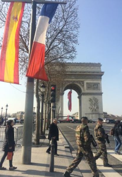 Par&iacute;s, engalanada con banderas espa&ntilde;olas con motivo de la visita del Rey.