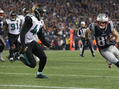 Danny Amendola, número 80, ajudou o Patriots a superar o Jacksonville Jaguars e chegar a mais um Super Bowl.