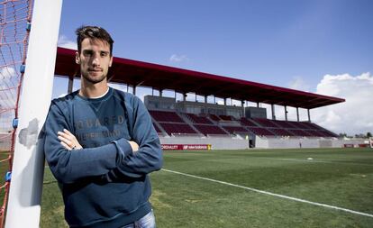 Sergio Rico posa en la ciudad deportiva del Sevilla. 