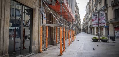 Edificio en rehabilitación en Barcelona.