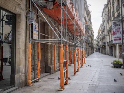 Edificio en rehabilitación en Barcelona.