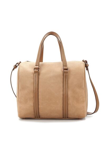 Bolso tipo bowling de Zara. Precio: 29,95 euros.