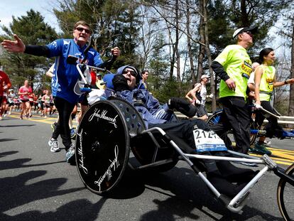 Dick y Rick Hoyt, en el maratón de Boston de 2013.