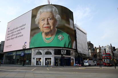 Una imagen de Isabel II con frases de su mensaje en tiempos de coronavirus.