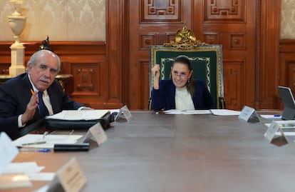 Claudia Sheinbaum y Pablo Gómez en Ciudad de México este lunes.