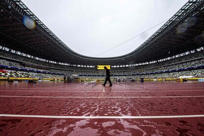 Vista general del Estadio Nacional antes del comienzo de los Golden Grand Prix, este domingo en Tokio.