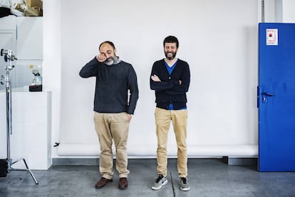 Rafa Martínez (izquierda) y Albert Folch en su estudio en Barcelona.