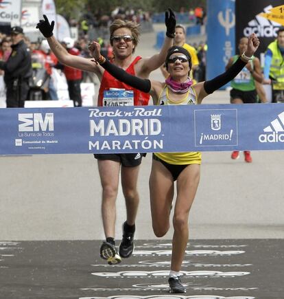 La pontevedresa Vanessa Veiga consiguió hoy en el maratón de Madrid la primera victoria española desde 1998 en categoría femenina, con un tiempo de 2h36:38.Veiga, campeona de España de maratón en 2011, adelantó a la etíope Desta Girma Tadesse, vencedora en 2010 y 2011, a 50 metros de la llegada.