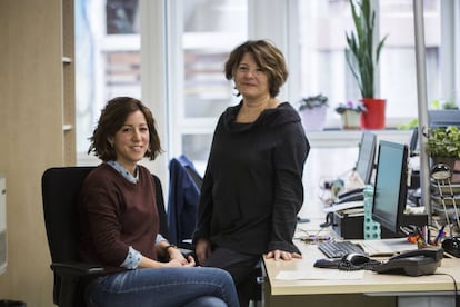 As epidemiologistas Laia Palència e Glòria Pérez.