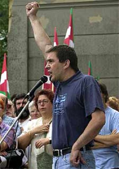 Arnaldo Otegi, portavoz de Batasuna, en un acto en San Sebastián.