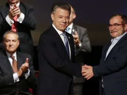 Colombia's Santos and FARC leader Timochenko after signing revised peace deal.