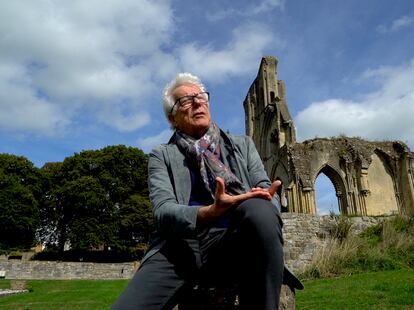 Ken Follett en un video promocional de 'Las tinieblas y el alba'.