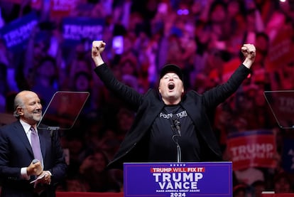 Musk en un mitin de la campaña de Trump el 27 de octubre en el Madison Square Garden de Nueva York. A su lado el empresario y multimillonario estadounidense Howard Lutnick.