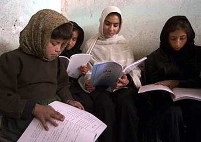 Niñas afganas en una escuela de Kabul.