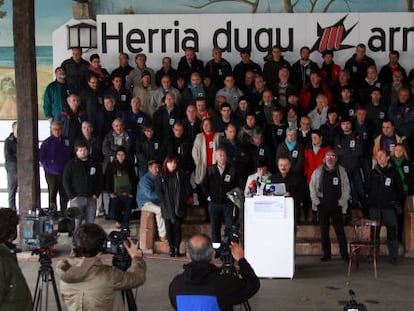 Un momento de la comparecencia de los huidos etarras en Arcangues.