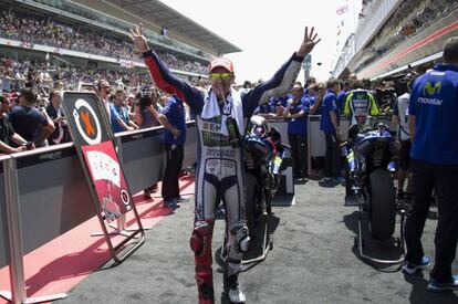 Lorenzo celebra la victoria en Montmeló.