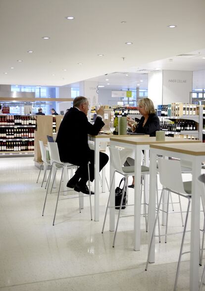 El supermercado (con cafetería) de moda en la City londinense. <a href="http://www.waitrose.com" rel="nofollow" target="_blank">www.waitrose.com</a>