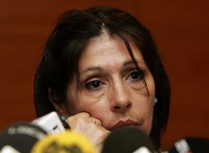 Carmen Fernández, durante una rueda de prensa en Sevilla en junio de 2006.