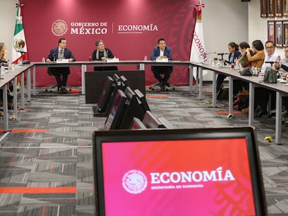 Rueda de prensa en la sede de la secretaría de Economía, en Ciudad de México, el 7 de diciembre de 2022.