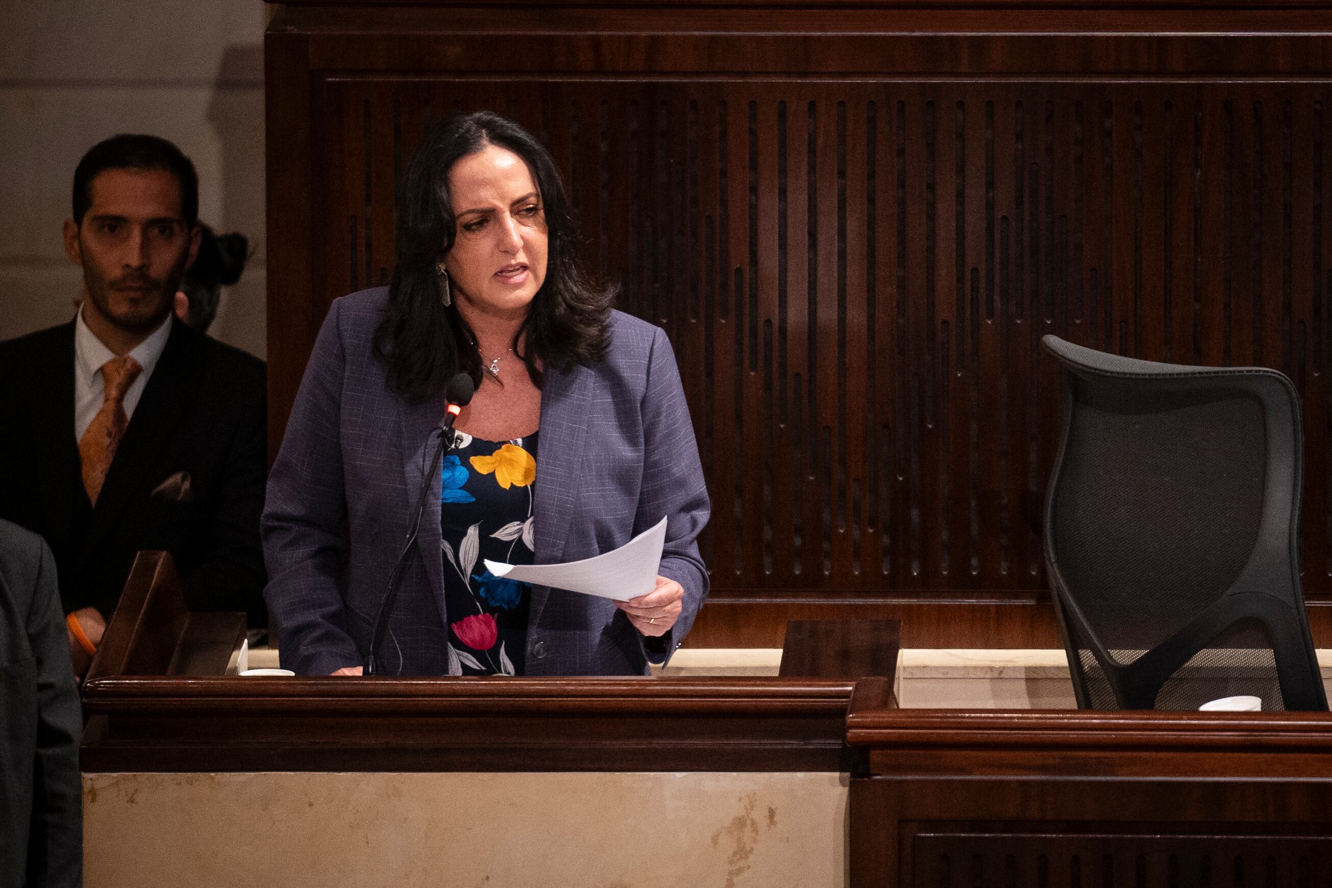 María Fernanda Cabal da un discurso como líder de la oposición en el Congreso, en julio de 2023, en Bogotá.