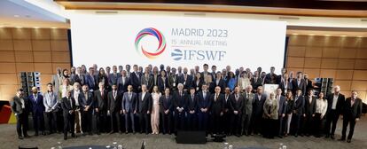 Foto de familia de los asistentes a la decimoquinta edición del Foro Internacional de Fondos Soberanos.