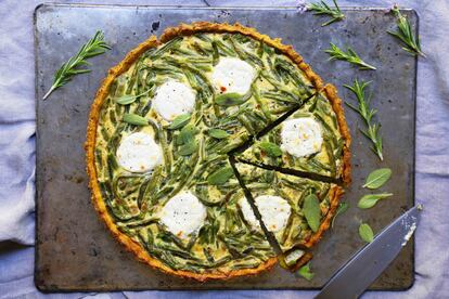 Una quiche imbatible y sanísima: judía verde extrafina Verleal coronando una mezcla de crema de soja con queso de cabra sobre una base con cúrcuma. ¡Mmmm!