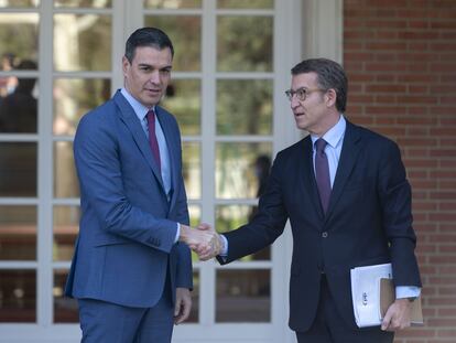 El presidente del Gobierno, Pedro Sánchez, recibe al presidente nacional del PP, Alberto Núñez Feijóo, en La Moncloa, a 7 de abril de 2022, en Madrid (España). Alberto Ortega - Europa Press