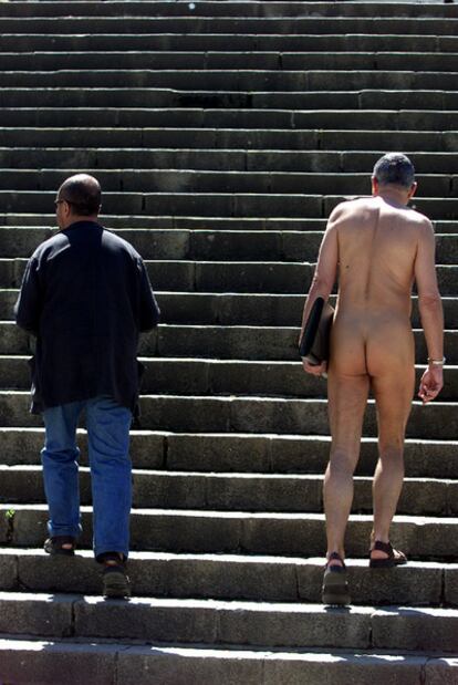 A man walking naked in a Barcelona street.