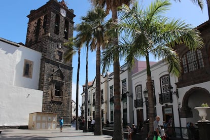 Calle Real y la torre de la iglesia de El Salvador.