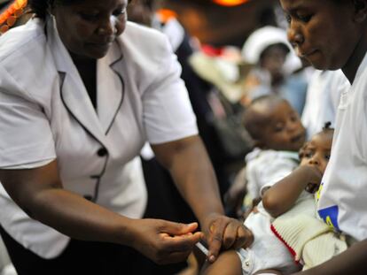 Introducci&oacute;n de la vacuna del neumococo en Kenia en 2011. Foto: GAVI.