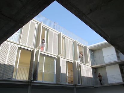 Edificio de viviendas protegidas en la plaza del General Vara del Rey.