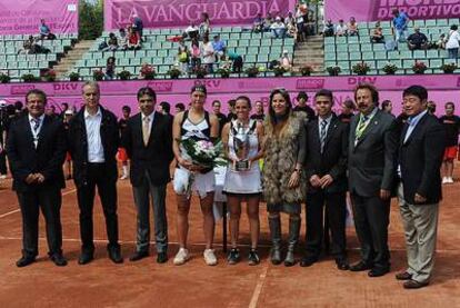 Vinci y Hradecka junto a Sánchez Vicario.